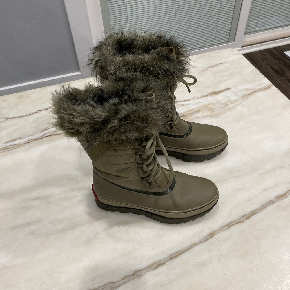 JOAN OF ARC SNOW BOOT